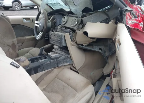 2008 Ford Mustang V6 Deluxe/V6 Premium z USA, uszkodzony, nr VIN 1ZVHT80N385175147